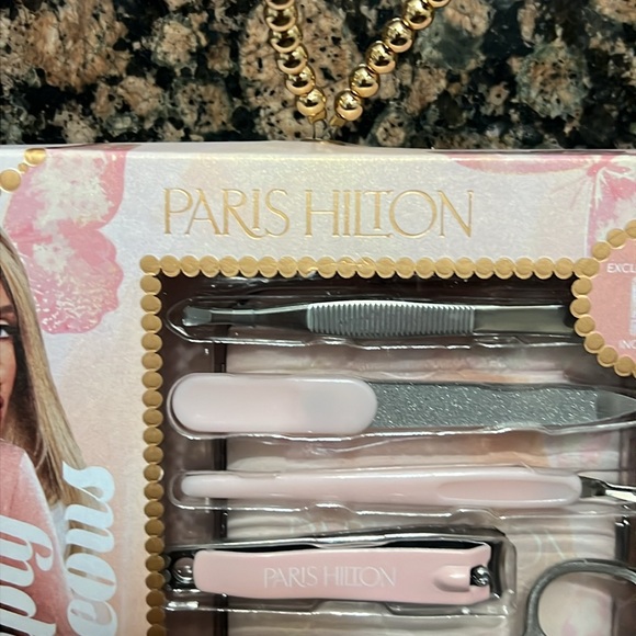 Paris Hilton Manicure Set with Case - Picture 4 of 8